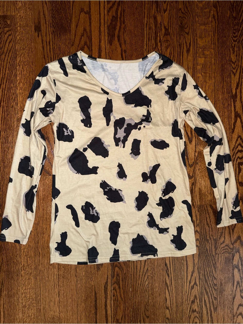 SHEIN Cream V-Neck Long Sleeve Top with Black Abstract Spots